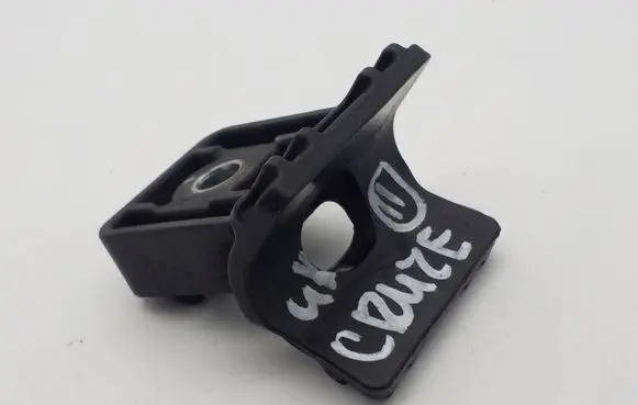 Chevrolet Cruze Radiator mount bracket 13250318