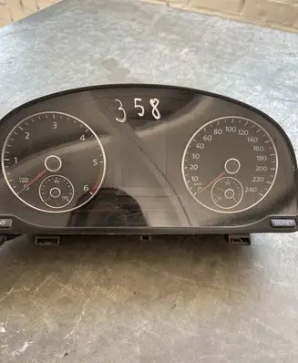Volkswagen PASSAT B5.5 Speedometer (instrument cluster) 39L80360L