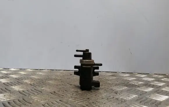 Volkswagen Polo III 6N 6N2 6NF Vacuum valve 1H0906627