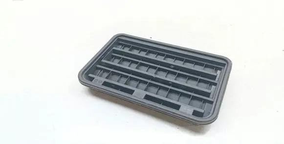 Quarter panel pressure vent