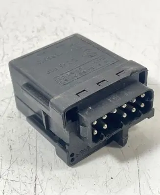 BMW 5 E60 E61 Glow plug pre-heat relay 2246919 15K1D4GSK 72RB510