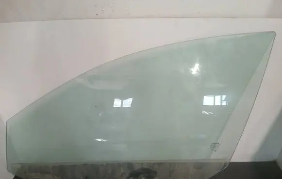 Volvo V70 Front door window glass four-door 43R001106 E000186