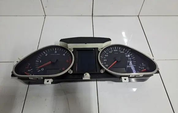 Audi A6 S6 C6 4F Speedometer (instrument cluster) 4F0920900L