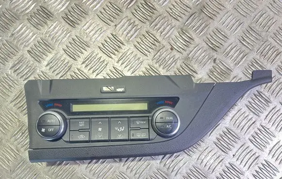 Toyota Auris E180 Climate control unit 5590002360