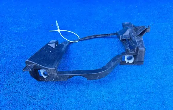 BMW 5 E60 E61 Headlight/headlamp mounting bracket 158737