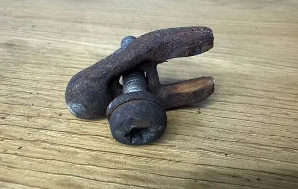 Opel Vivaro Fuel Injector clamp holder