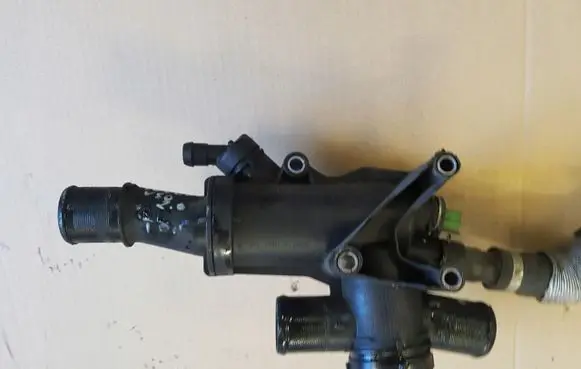 Ford Mondeo MK IV Thermostat housing 