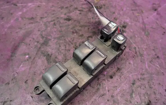 Nissan X-Trail T30 Quarter vent window switch 