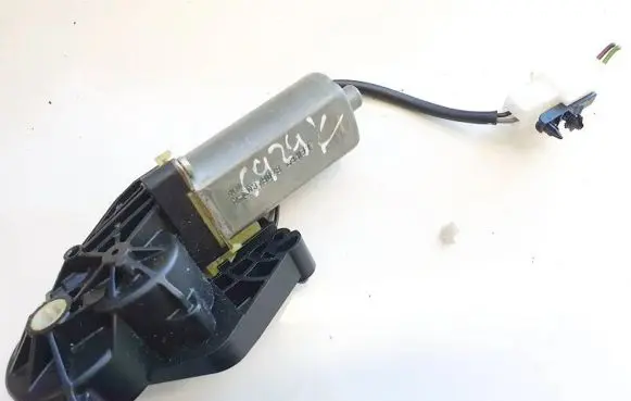 Mercedes-Benz C AMG W204 Seat adjustment motor 0390203207 82064802-4