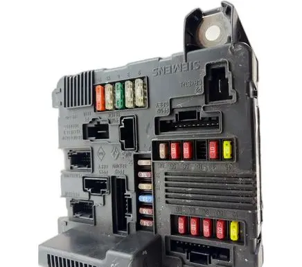 Renault Megane III Fuse box set 8200306032C