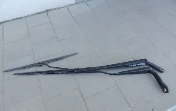 Peugeot 206 CC Front wiper blade arm 4282 4680