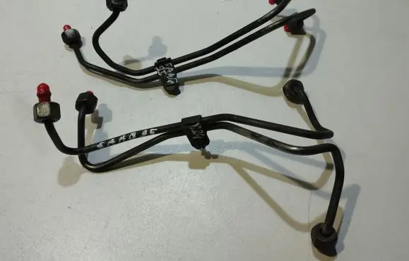 Fuel injector supply line/pipe