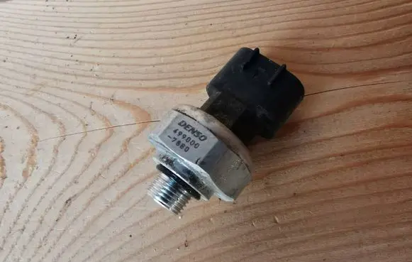 Toyota Corolla Verso AR10 Air conditioning (A/C) pressure sensor 499000-7880 7880