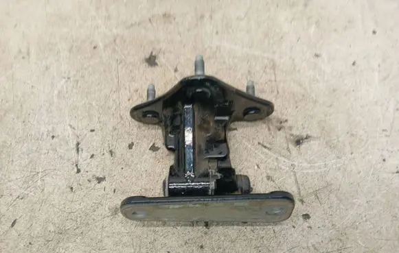 Mercedes-Benz GL X166 Front door lower hinge A046572