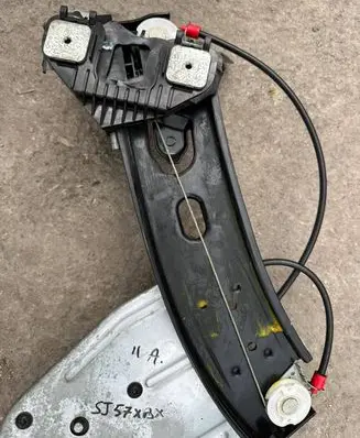 Ford Focus Front door window regulator with motor 38931015AH0