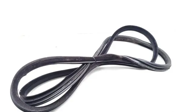 Land Rover Discovery Front door rubber seal 