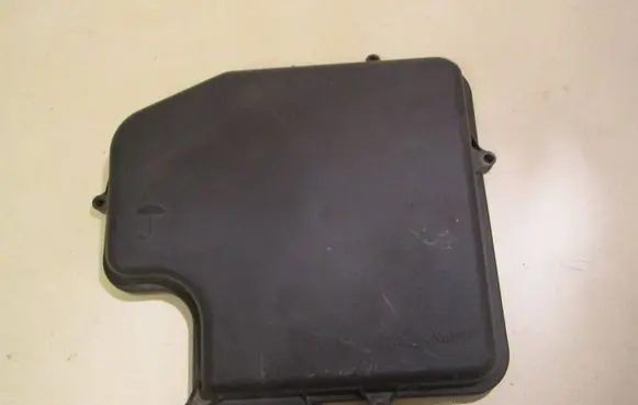 Volkswagen PASSAT B5.5 Fuse box cover 8D1907613A
