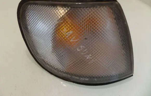 Nissan Sunny Front indicator light 013452 010250 3305