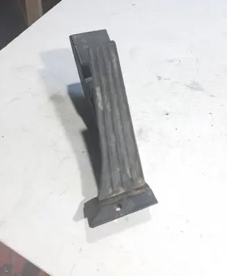 Accelerator throttle pedal