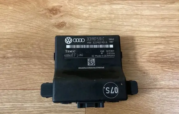 Volkswagen PASSAT B6 Gateway control module 3C0907530C 3C0907951A