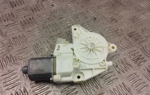 Mercedes-Benz A W176 Front door window regulator motor A2469065100