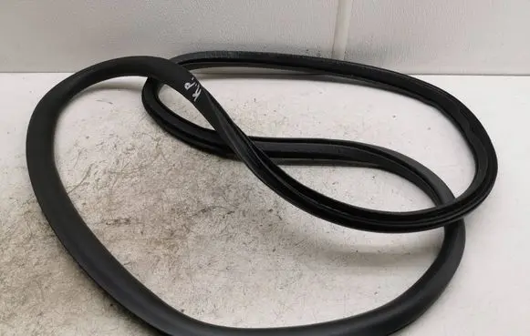 Volvo V40 Front door rubber seal 31385195