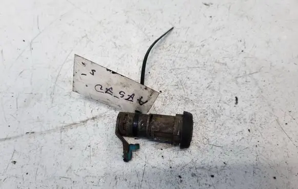 Iveco Daily 40.8 Front door lock (next to the handle) 14525