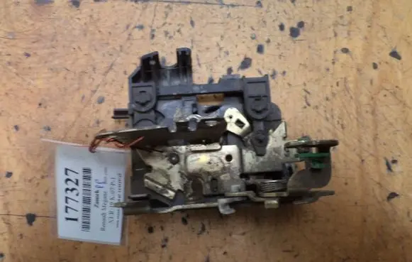 Renault Megane I Front door lock