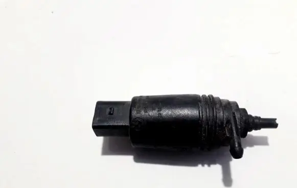 BMW 5 E39 Windscreen/windshield washer pump 67128377612 23557610