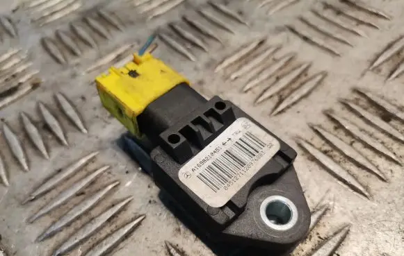 Mercedes-Benz A W169 Airbag deployment crash/impact sensor 1698210451