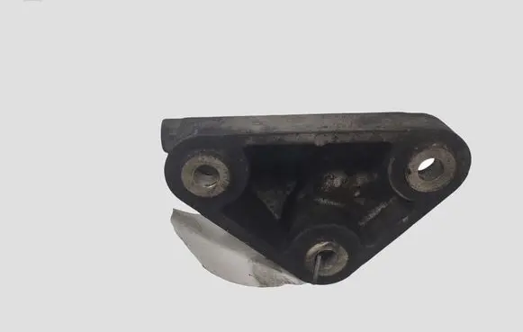 Nissan X-Trail T30 Engine mounting bracket