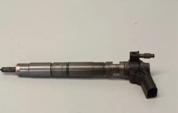 Volkswagen PASSAT B6 Fuel injector 03L130277 0445116030