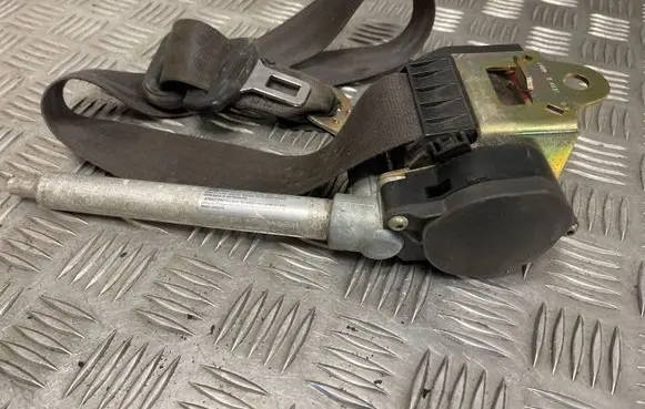 Audi A4 S4 B5 8D Front seatbelt 0566040200