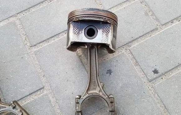 Ford Mustang V Piston with connecting rod S6270S