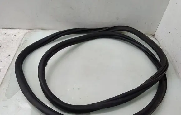 Peugeot 308 Trunk rubber seal (body) 