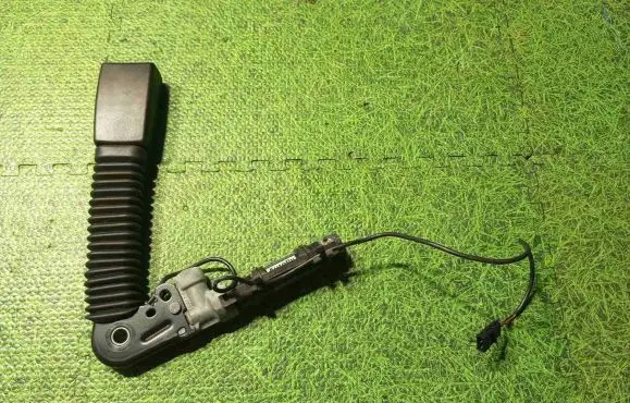 BMW M6 Front seatbelt buckle 615143800