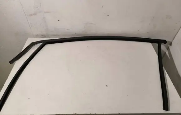 Ford Kuga I Rubber seal front coupe door 8V41S21511A