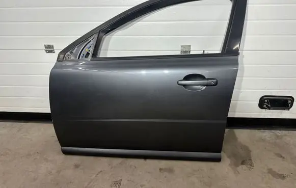 Volvo V70 Front door