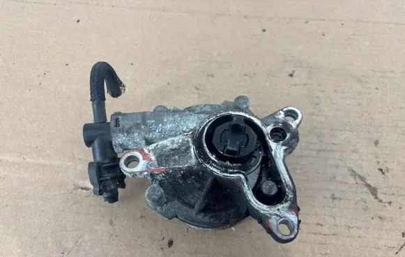 Opel Vivaro Vacuum pump 2431531562