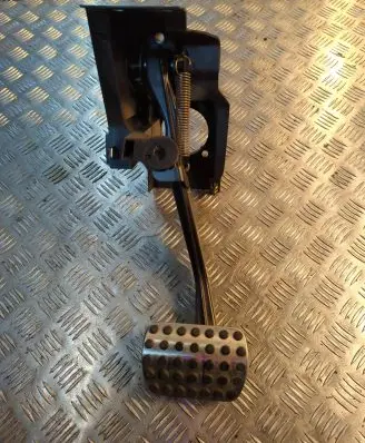 Mercedes-Benz C W203 Brake pedal A2032902201