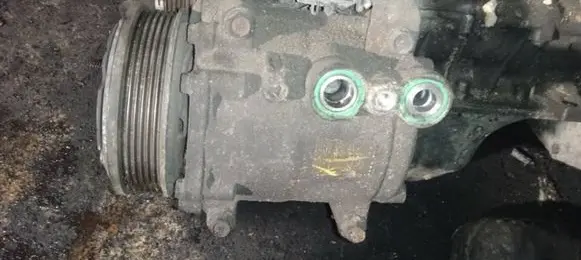 Mazda 2 Air conditioning (A/C) compressor (pump) 8V5119D629