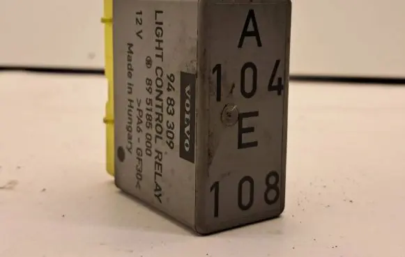 Volvo S70 V70 V70 XC Light relay 9483309 895185000 240300