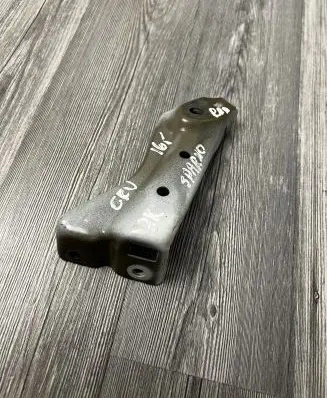 Honda CR-V Fender mounting bracket