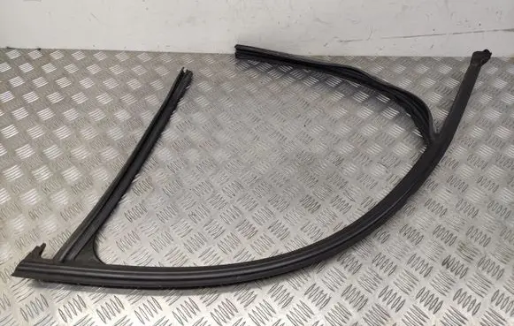 BMW 3 F30 F35 F31 Front door glass trim molding 7258325