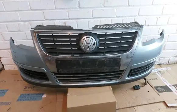 Volkswagen PASSAT B6 Front bumper 3C0807221
