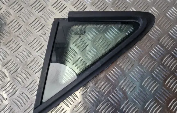 Volkswagen Caddy Front triangle window/glass 2K0845411H