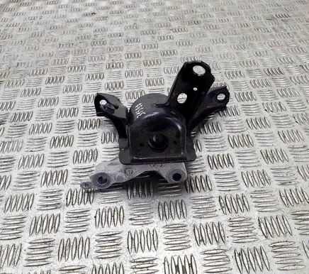 Toyota C-HR I Engine mount bracket