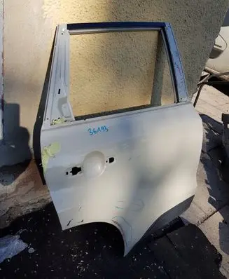 Suzuki Vitara (LY) Rear door