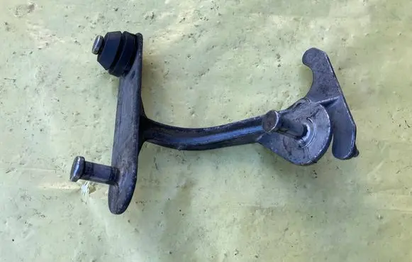Mercedes-Benz C AMG W204 ABS pump bracket A2044310240