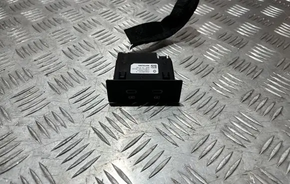 Renault Symbioz USB socket connector 284H39975R